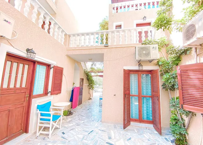 Dima Santorini * Perissa (Santorini)