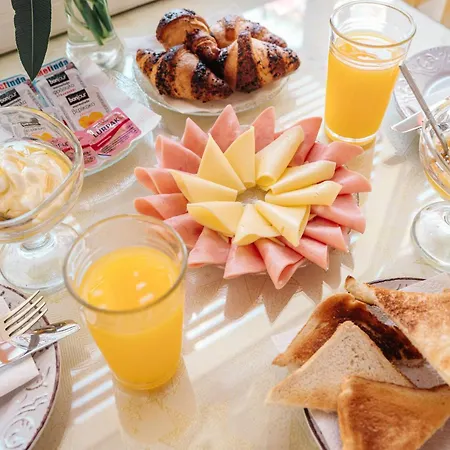 Dima - Boutique Hotel *