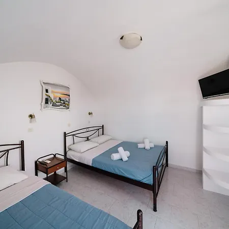 Dima - Boutique Perissa (Santorini)