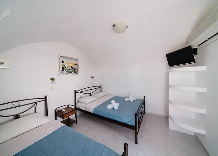 Dima Santorini Περίσσα