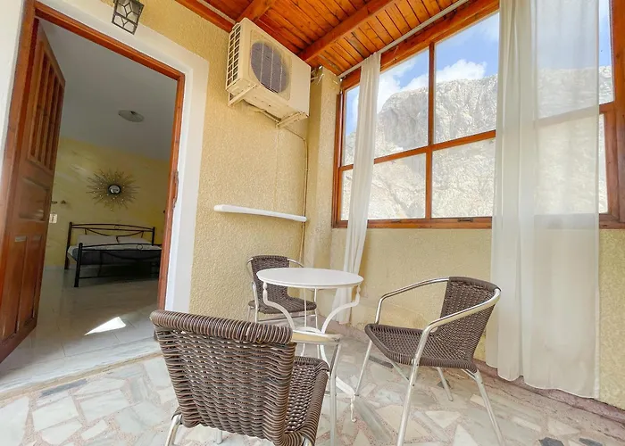 Dima Santorini * Περίσσα