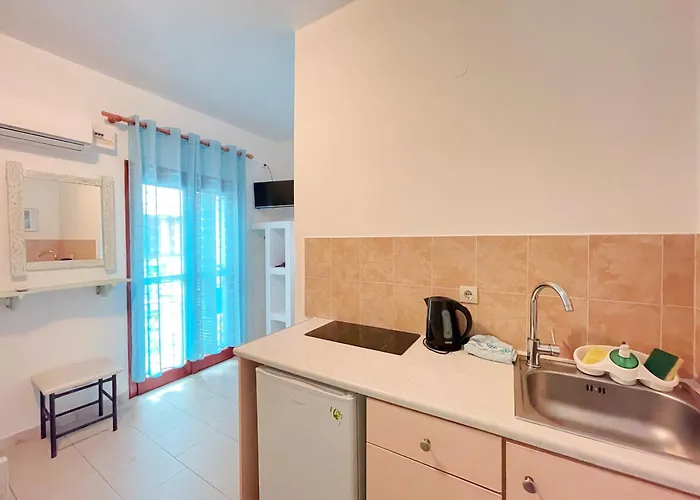 Dima Santorini * Περίσσα